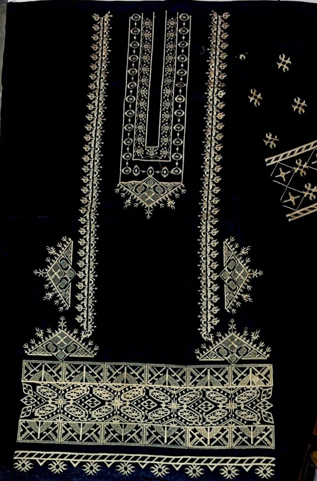 3 Pcs Women's Unstitched Embroidered Suit