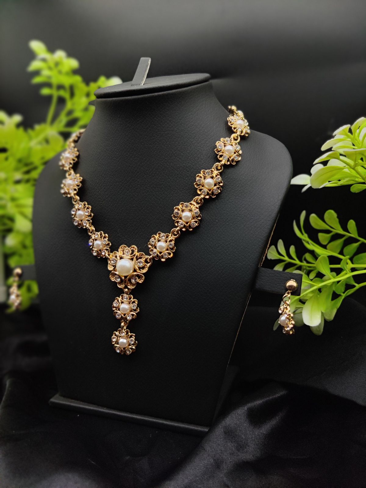 Imported Majestic Pearl Flower Necklace Set ??? | Best Quality Necklace For Girls & Women | Artificial Jewellery
