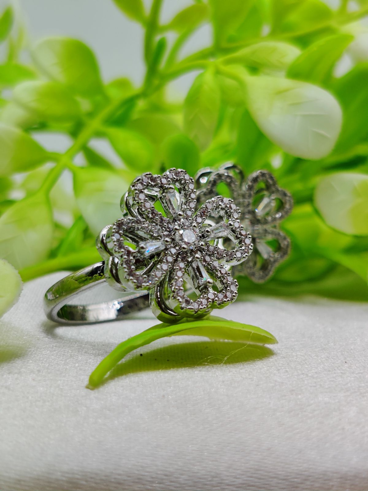 1 Piece Imported Dazzling Dual-Tone Floral Moveable Rings ?? | Luxurious Design Ring | Adjustable Ring | Ring For Girls & Women ? - Golden