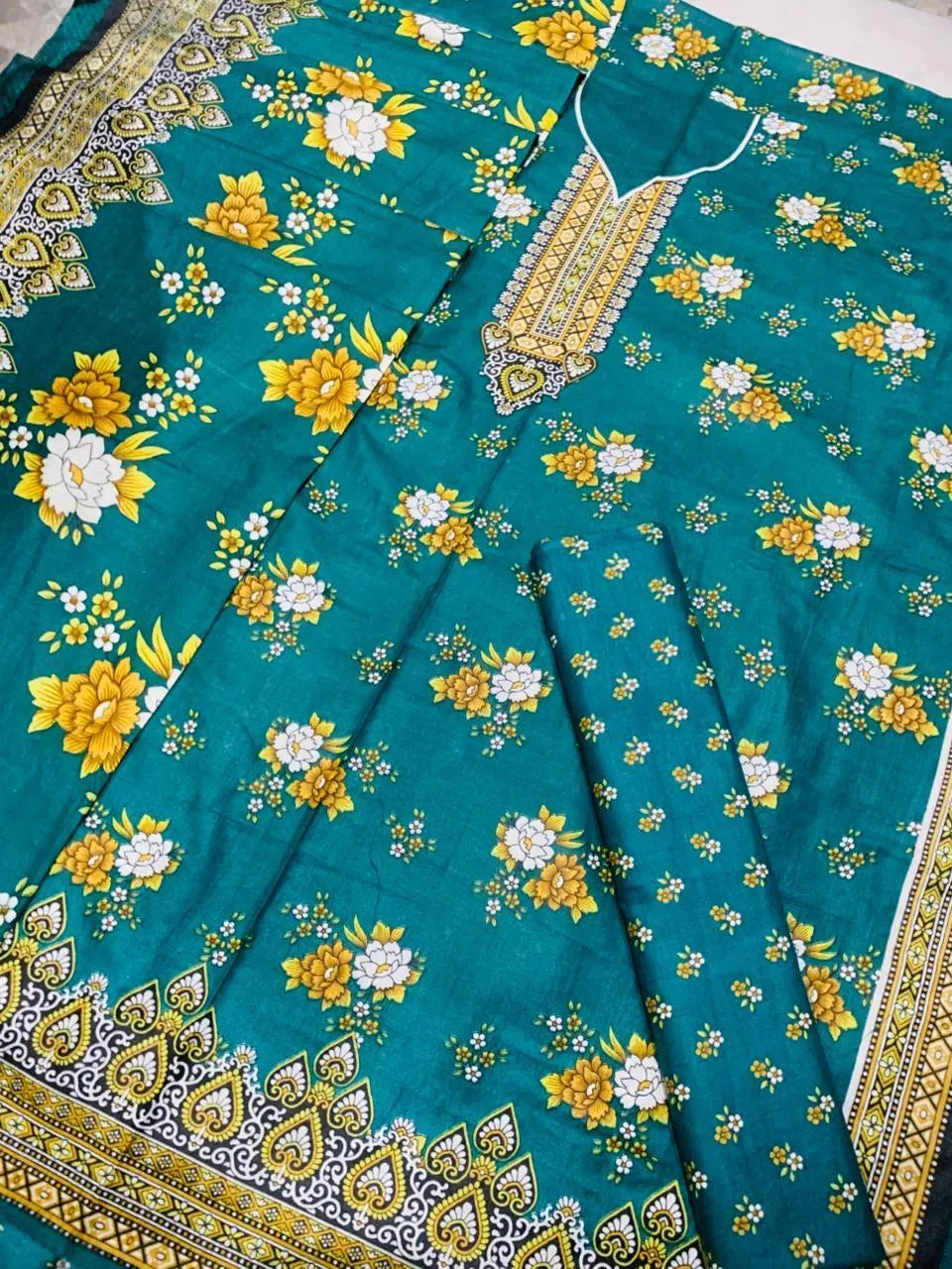Swiss Lawn 3 Pcs Women's Unstitched Printed Suit