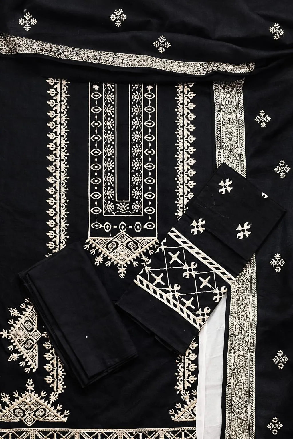 3 Pcs Women's Unstitched Embroidered Suit