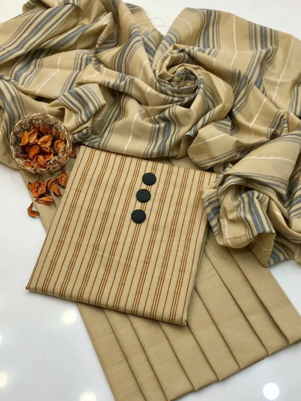 3 Pcs Women's Unstitched Printed Suit