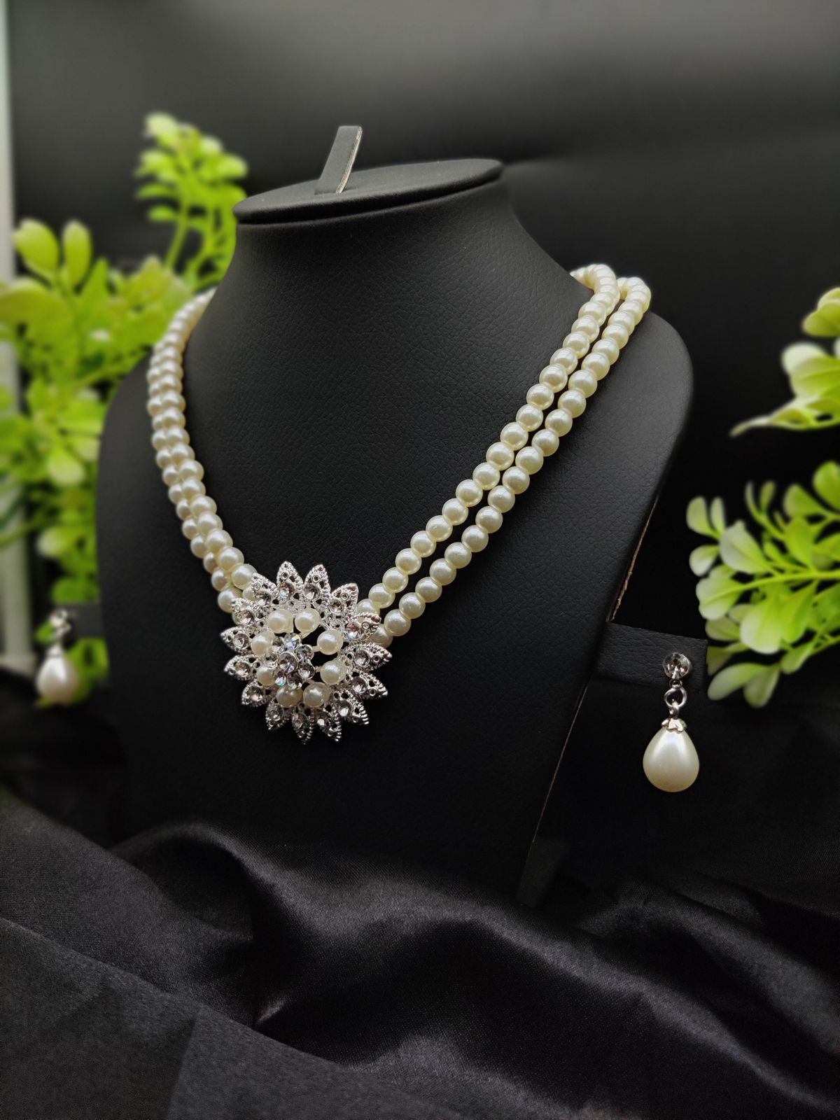 Imported Graceful Radiance Pearl Necklace Set with Exquisite Floral Pendant ?? | Artificial Jewellery For Girls &amp; Women