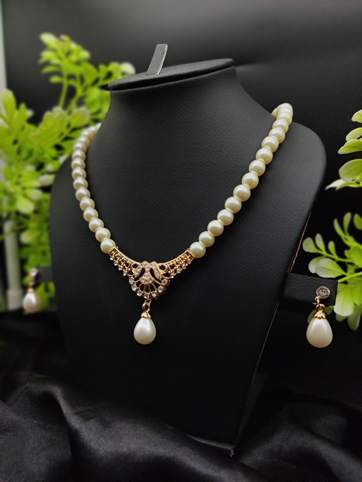 Imported Regal Pearl Embrace Necklace Set with Elegant Drop Design ? | Best Quality Necklace For Girls &amp; Women | Artificial Jewellery