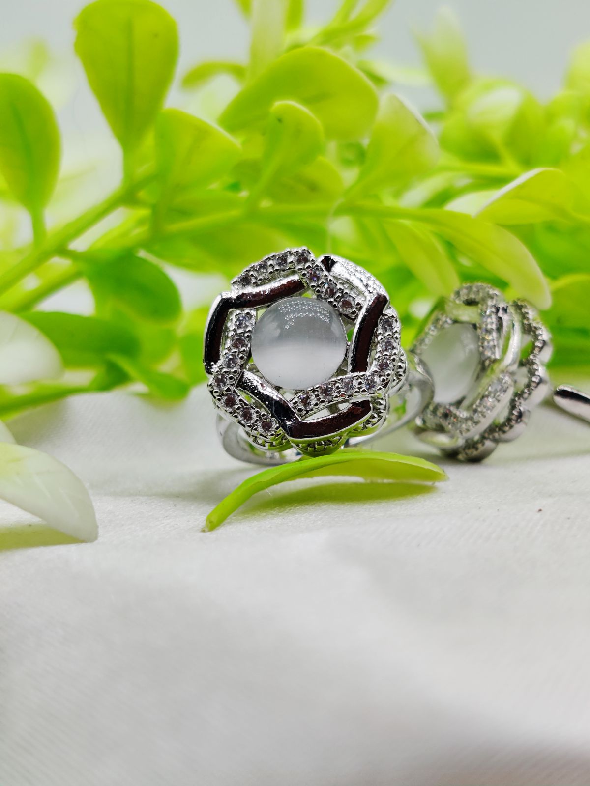 1 Piece Imported Elegant Dual-Tone Floral Gemstone Rings - Timeless Design ?? | Luxurious Design Ring | Adjustable Ring | Ring For Girls &amp; Women ? - Golden